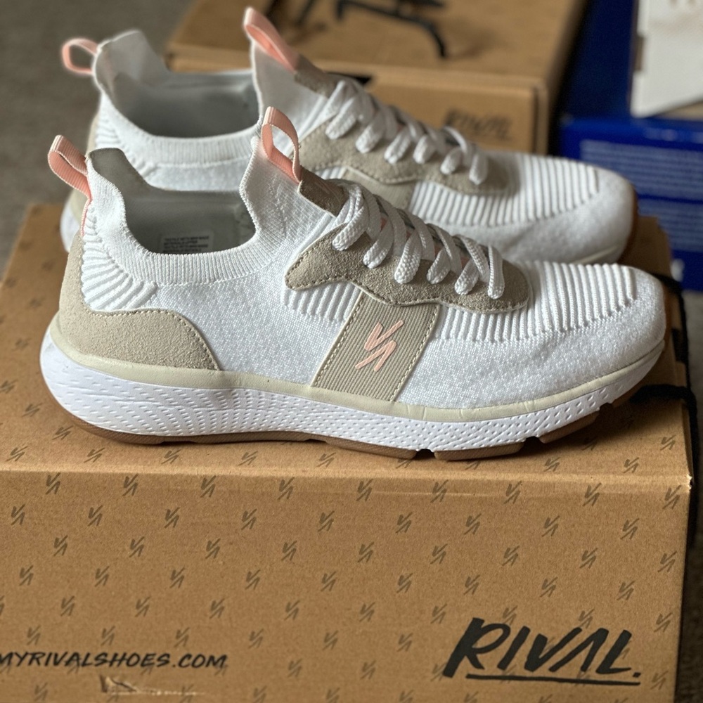 Rival tennis shoe (women’s)